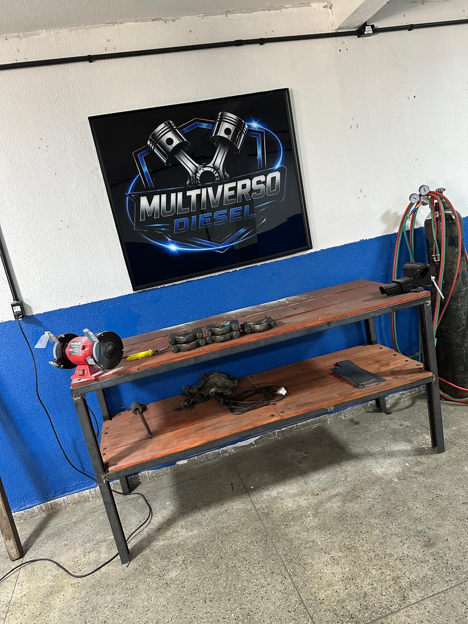 Bancada e estrutura da oficina Multiverso Diesel